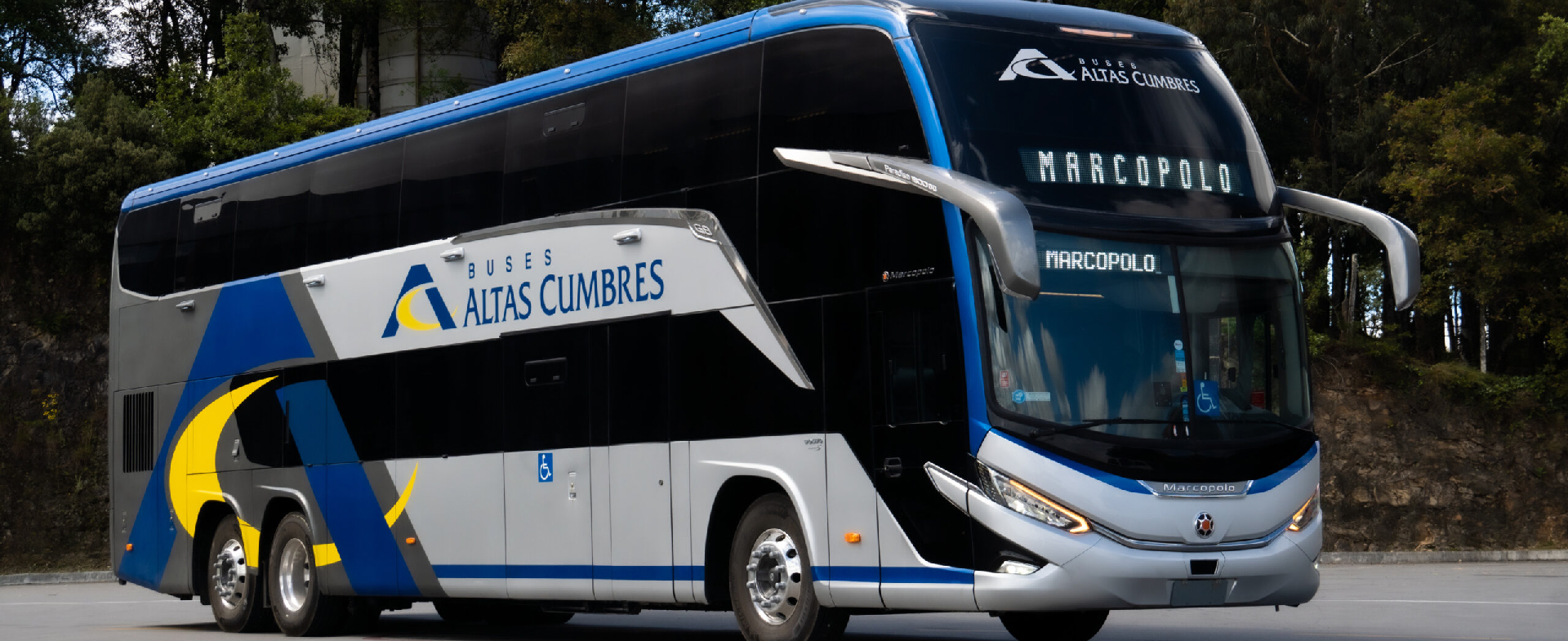 Bus de Buses Altas Cumbres viajando por Chile