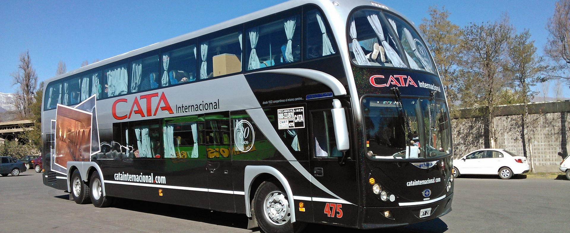 Bus de CATA Internacional viajando por Chile