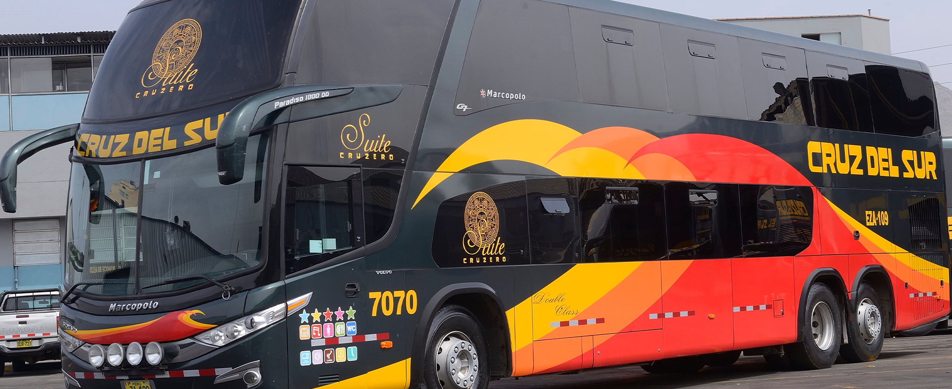 Bus de Cruz del Sur viajando por Chile