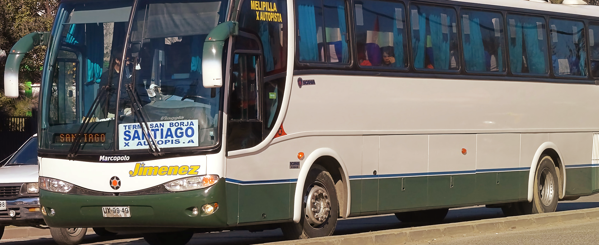 Bus de Buses Jiménez viajando por Chile
