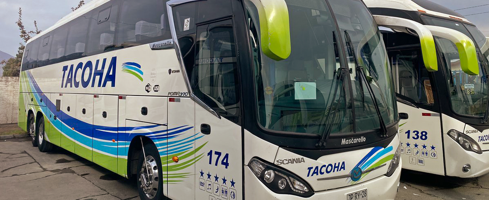 Bus de Tacoha viajando por Chile