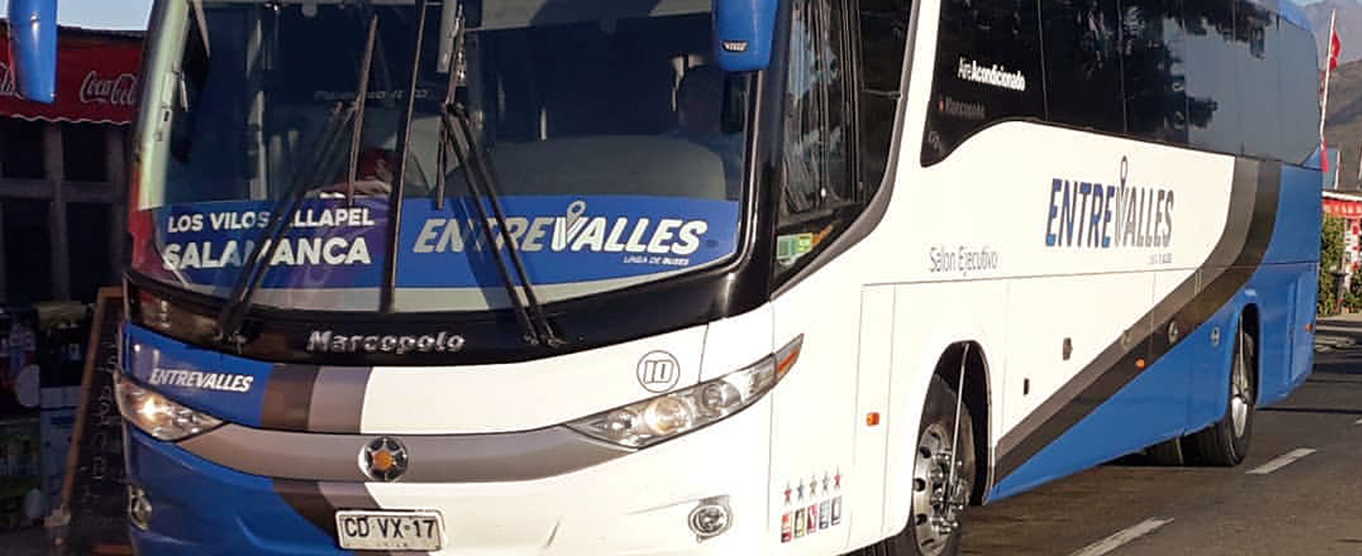 Bus de Entre Valles viajando por Chile