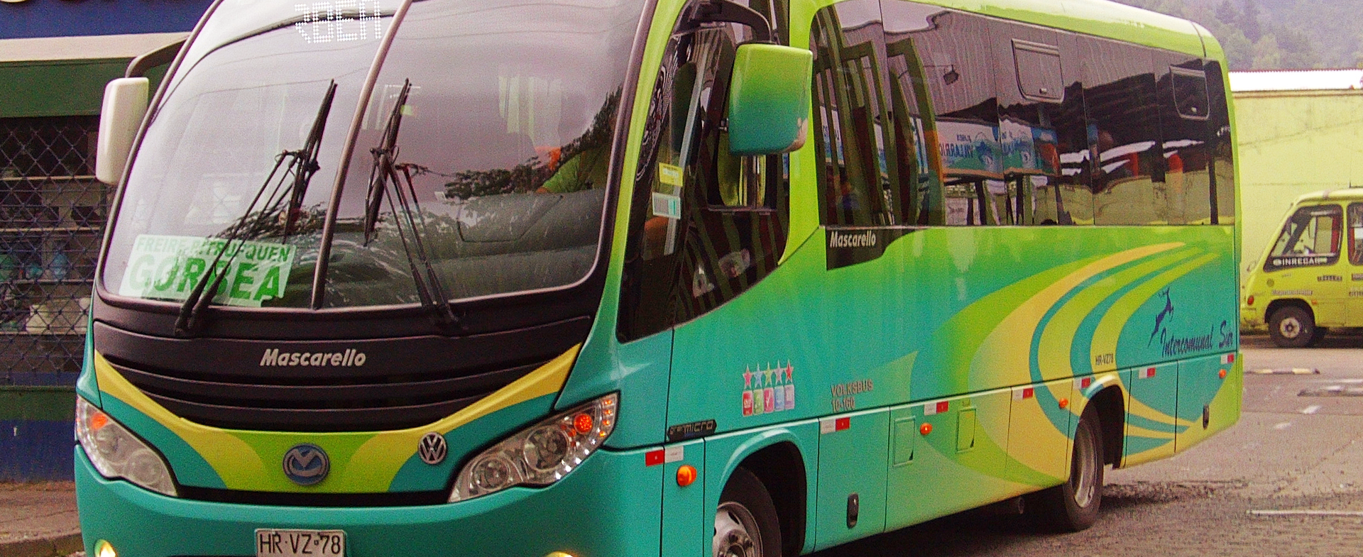 Bus de Intercomunal Sur viajando por Chile