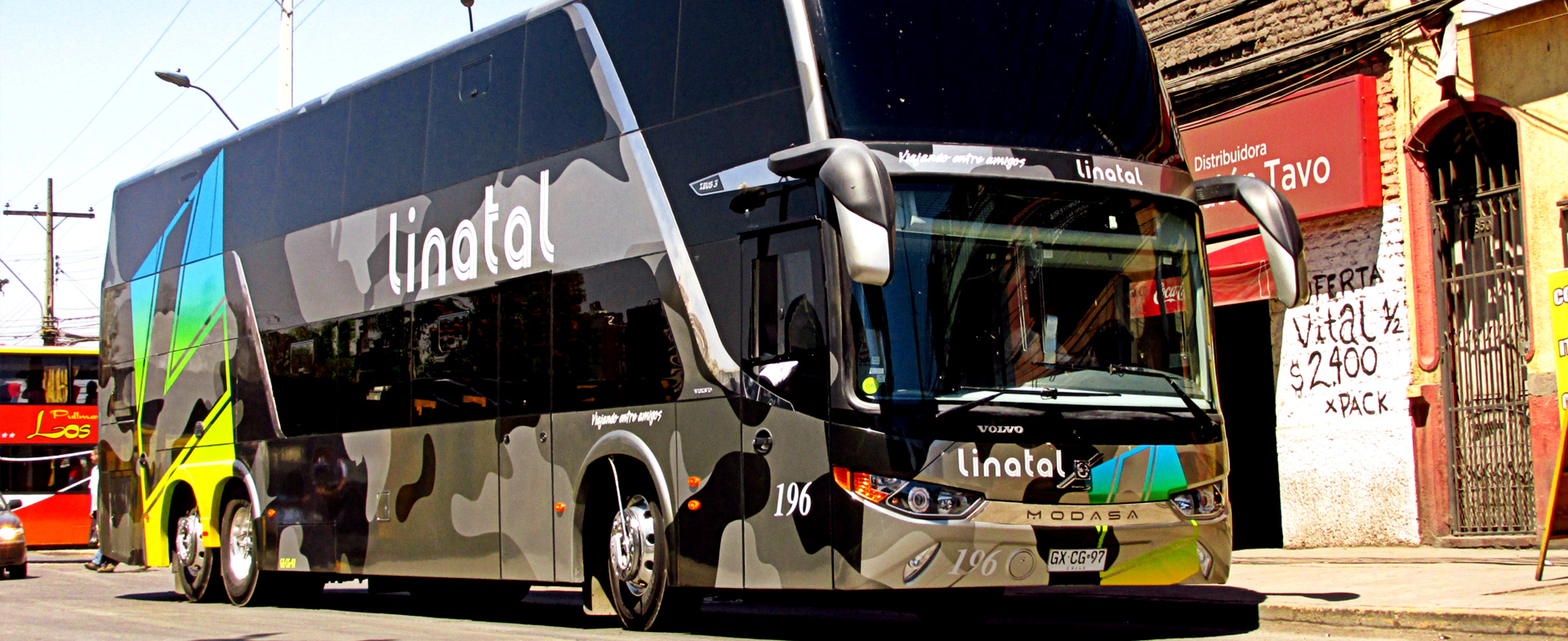 Bus de Linatal viajando por Chile