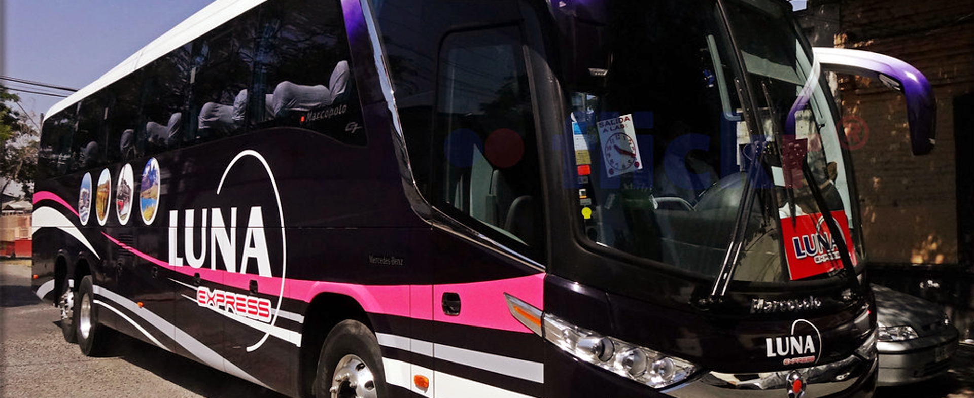 Bus de Luna Express viajando por Chile