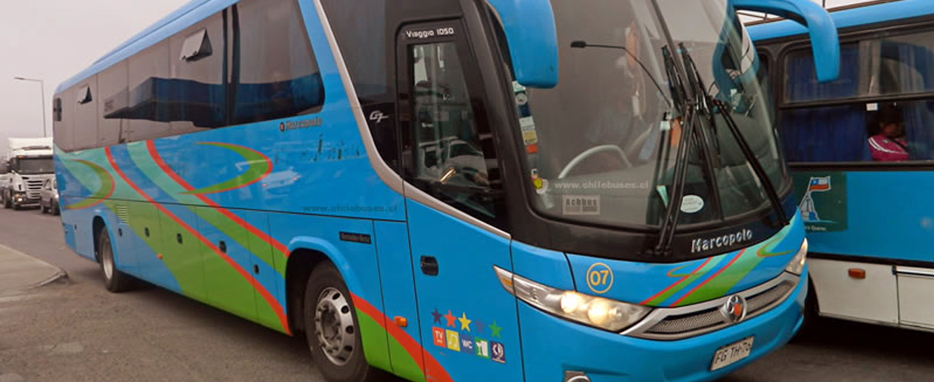 Bus de Norte Azul viajando por Chile