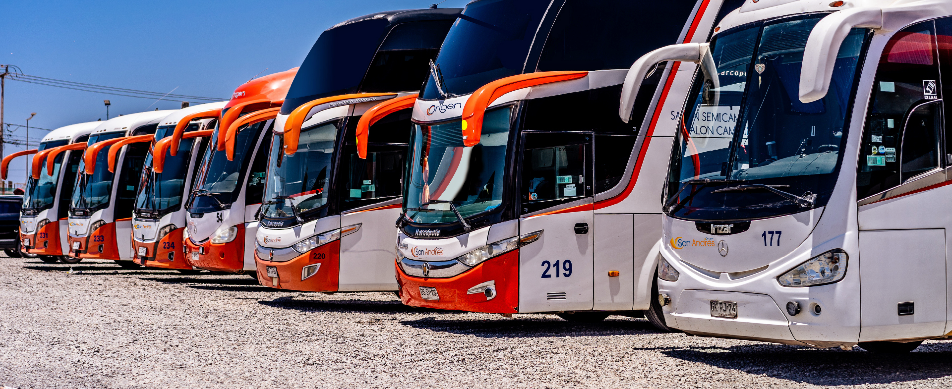 Bus de Pullman San Andrés viajando por Chile