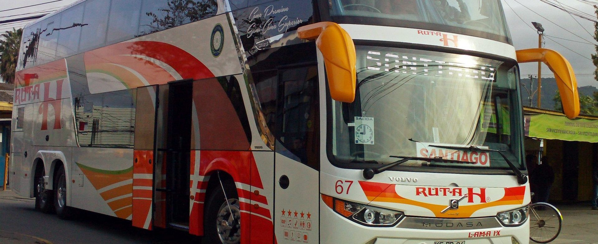 Bus de Ruta H viajando por Chile