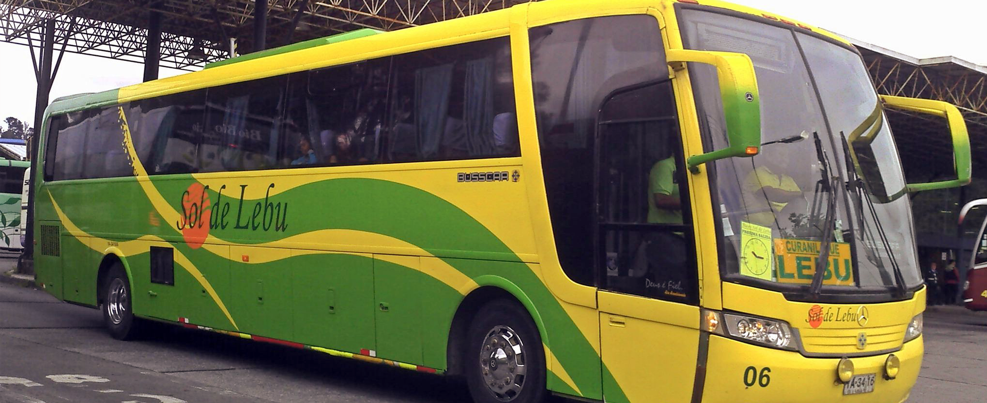 Bus de Sol de Lebu viajando por Chile