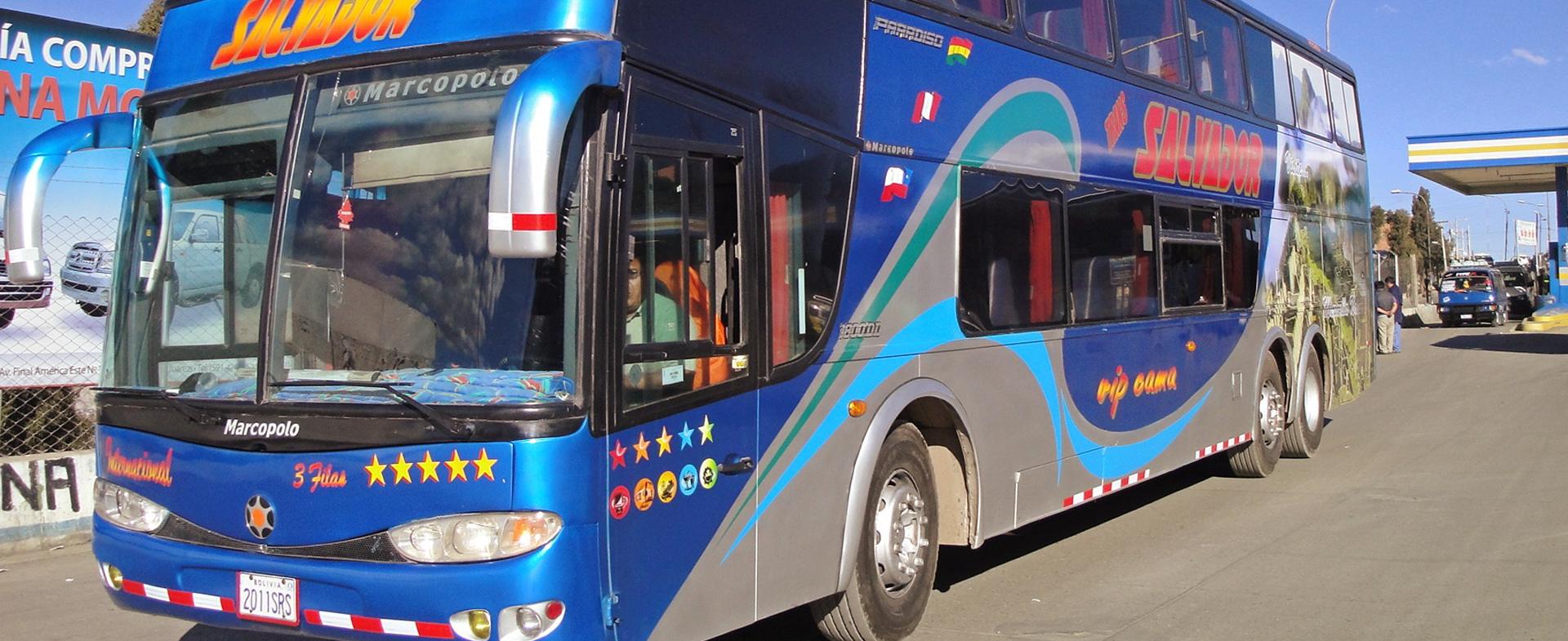 Bus de Transalvador viajando por Chile